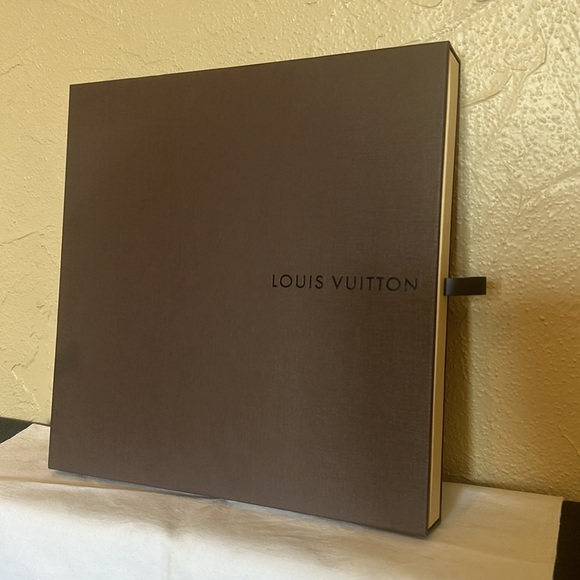 Louis Vuitton scarf from summer of 2013 “Article de Voyage” collection-BNIB - Picture 11 of 11